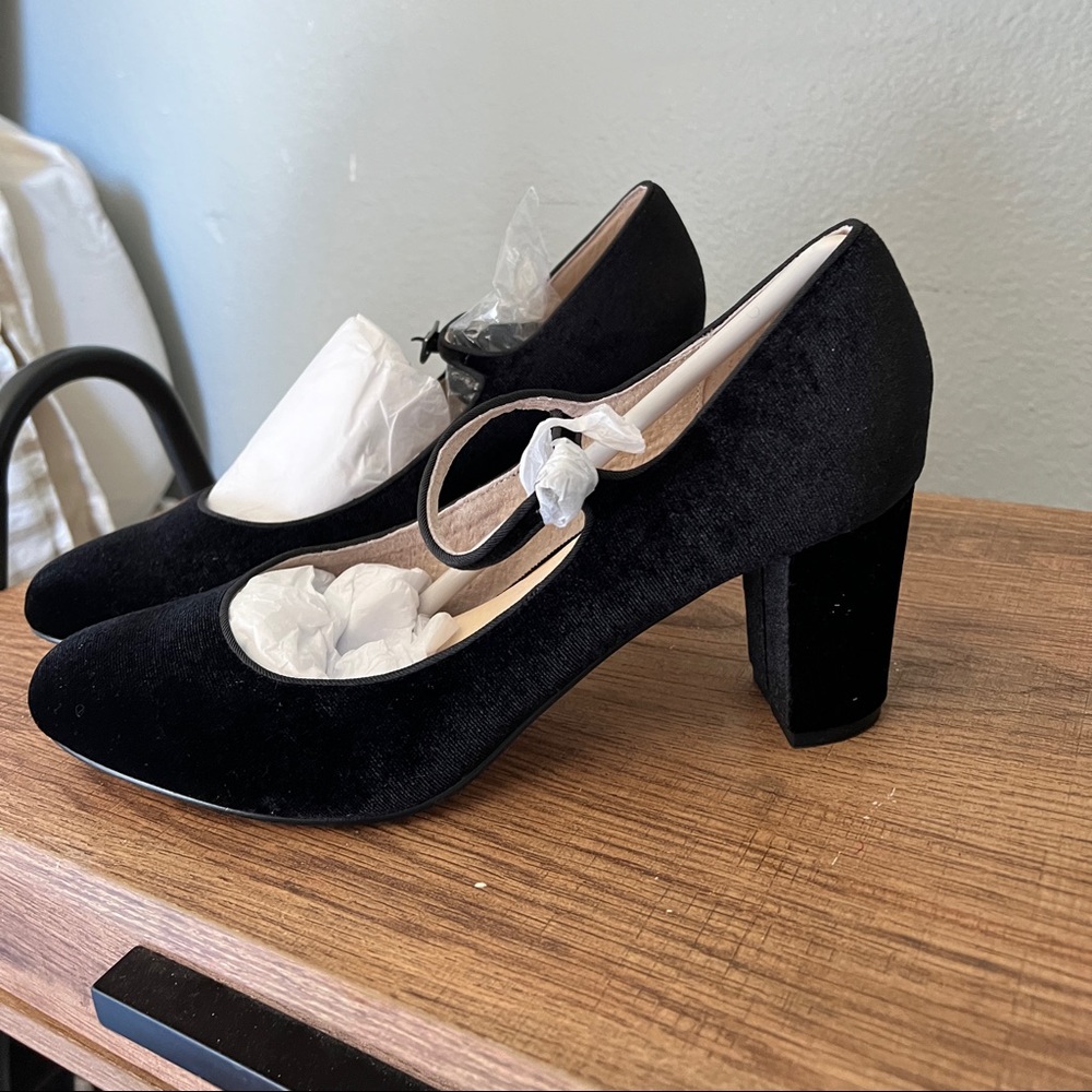 Mod cloth Mary Jane velvet black heels size 40